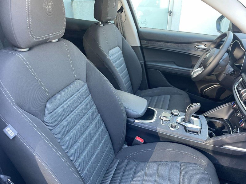 Alfa Romeo Stelvio usata a Lecce (18)