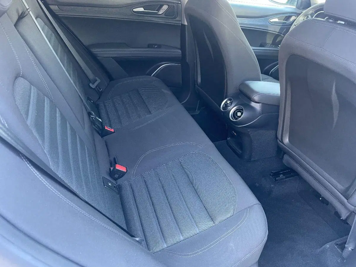 Alfa Romeo Stelvio usata a Lecce (20)