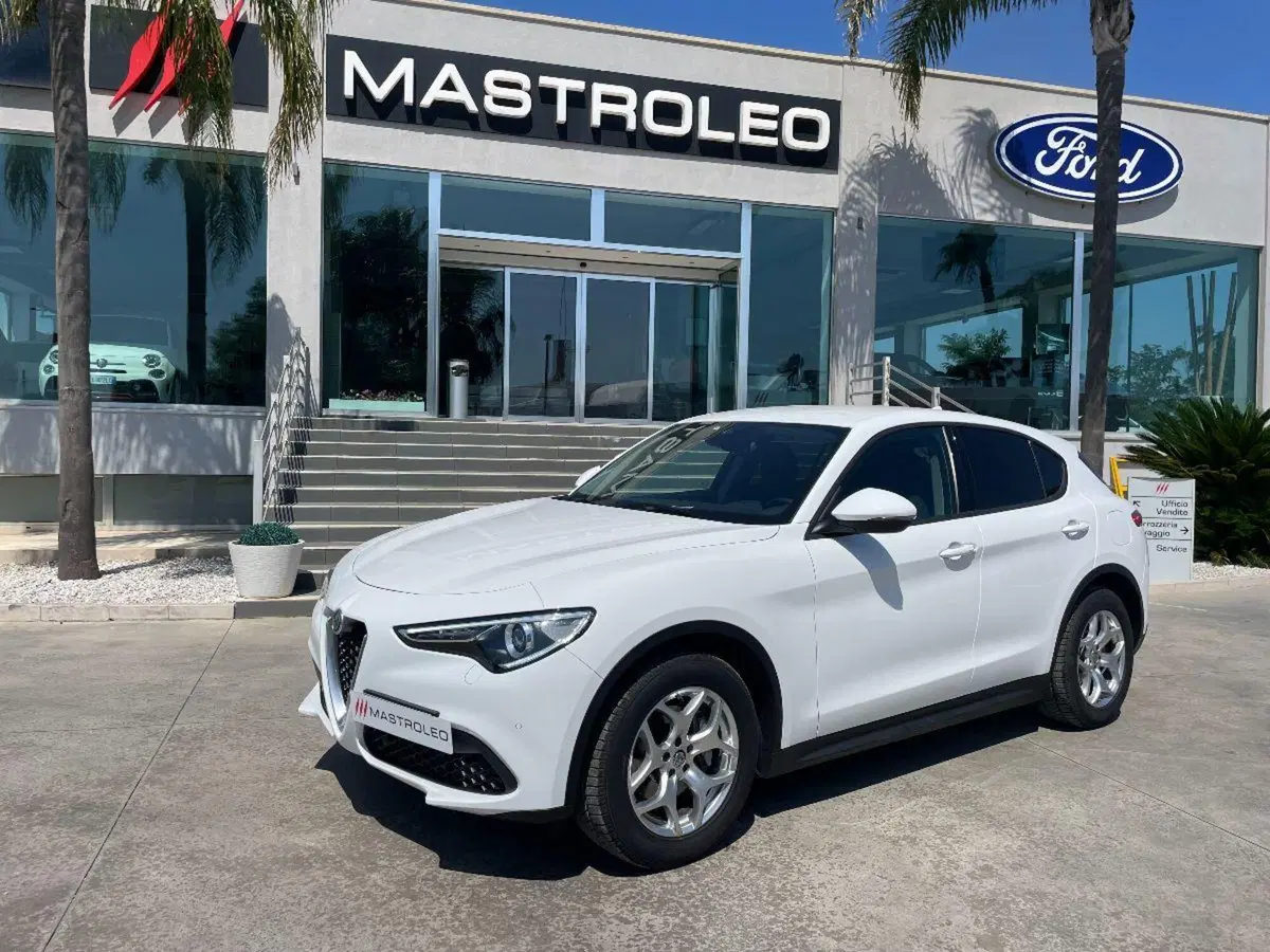 Alfa Romeo Stelvio usata a Lecce (3)