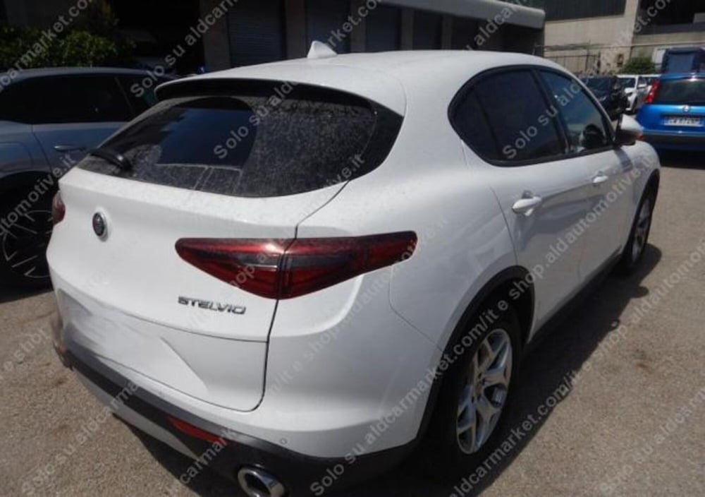 Alfa Romeo Stelvio usata a Lecce (2)
