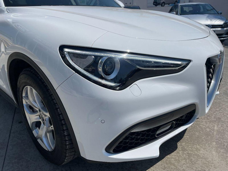 Alfa Romeo Stelvio usata a Lecce (9)