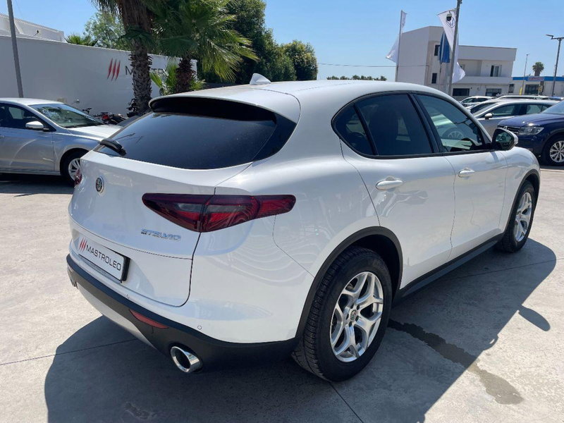 Alfa Romeo Stelvio usata a Lecce (10)