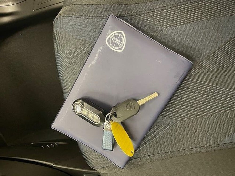 Lancia Ypsilon usata a Alessandria (15)