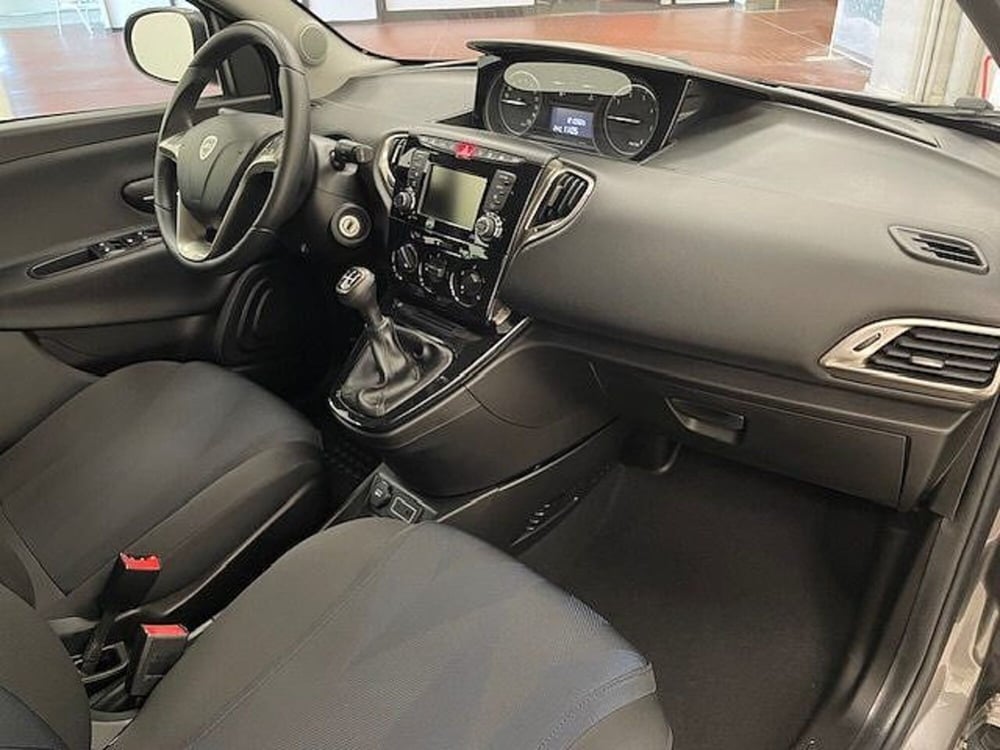 Lancia Ypsilon usata a Alessandria (5)
