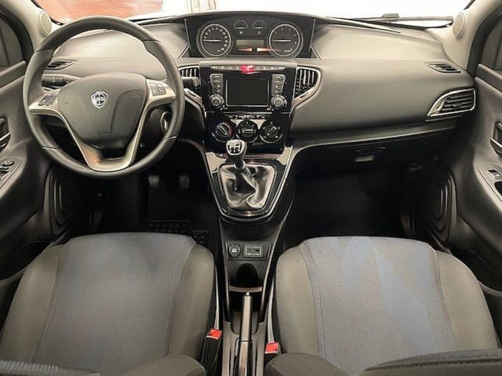 Lancia Ypsilon usata a Alessandria (6)