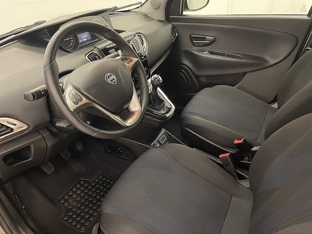 Lancia Ypsilon usata a Alessandria (7)