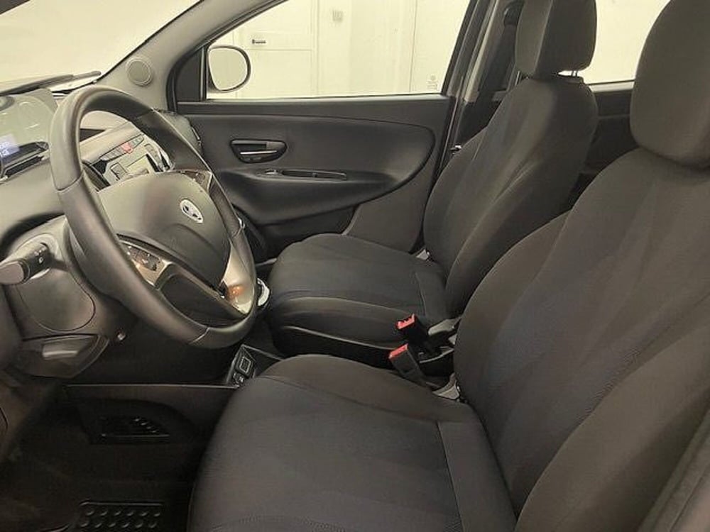 Lancia Ypsilon usata a Alessandria (8)