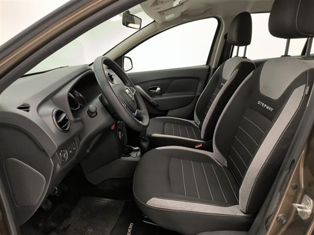 Dacia Sandero usata a Milano (9)