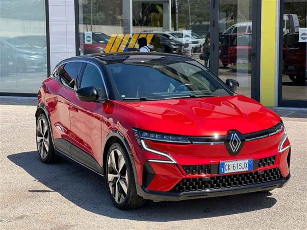 Renault Megane E-Tech Electric nuova a Ragusa (4)