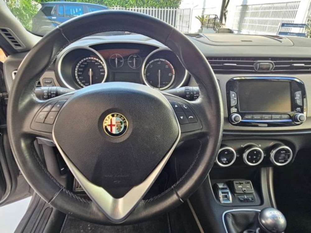 Alfa Romeo Giulietta usata a Napoli (16)