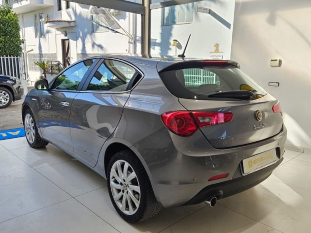 Alfa Romeo Giulietta usata a Napoli (5)