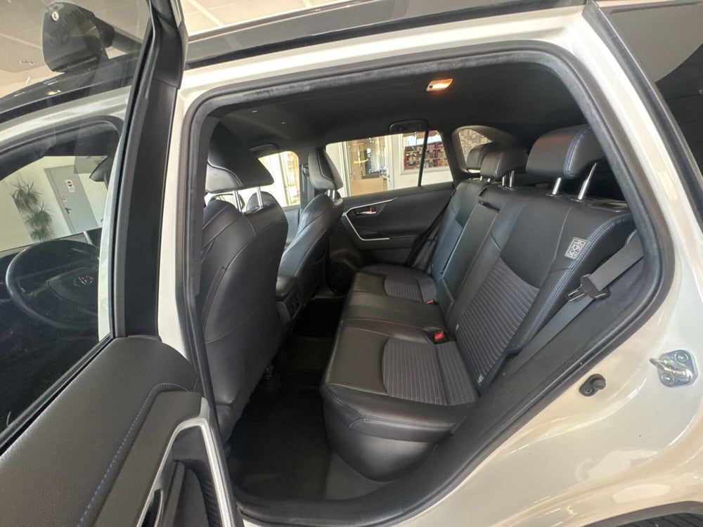 Toyota Rav4 nuova a Sassari (17)