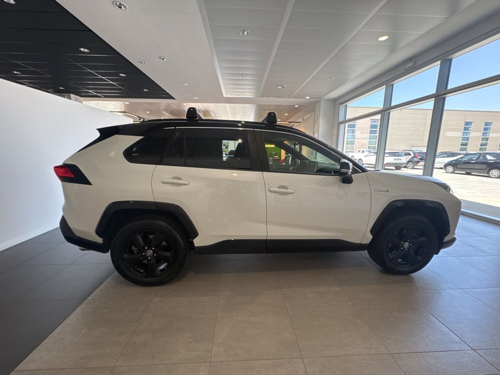 Toyota Rav4 nuova a Sassari (5)