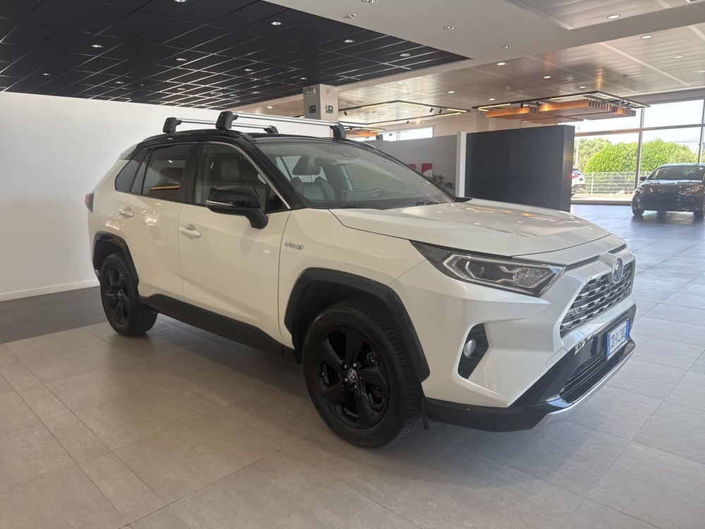 Toyota Rav4 nuova a Sassari (7)
