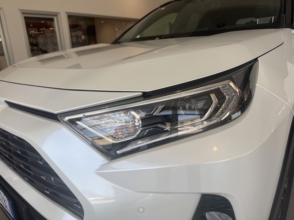 Toyota Rav4 nuova a Sassari (9)
