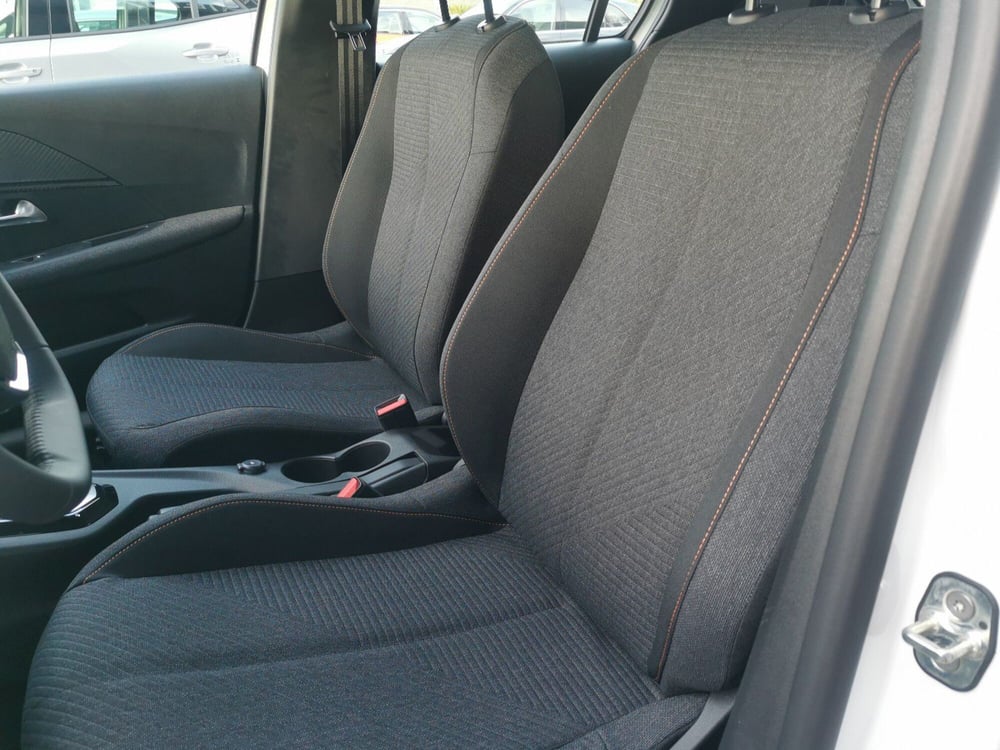 Peugeot 208 nuova a Taranto (12)