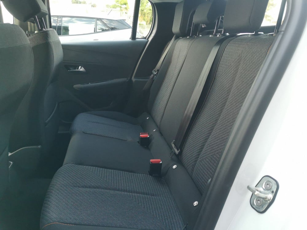 Peugeot 208 nuova a Taranto (13)
