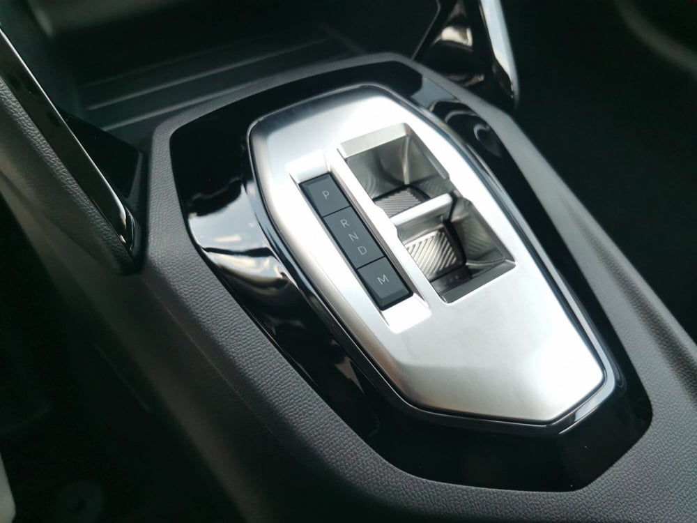 Peugeot 208 nuova a Taranto (14)