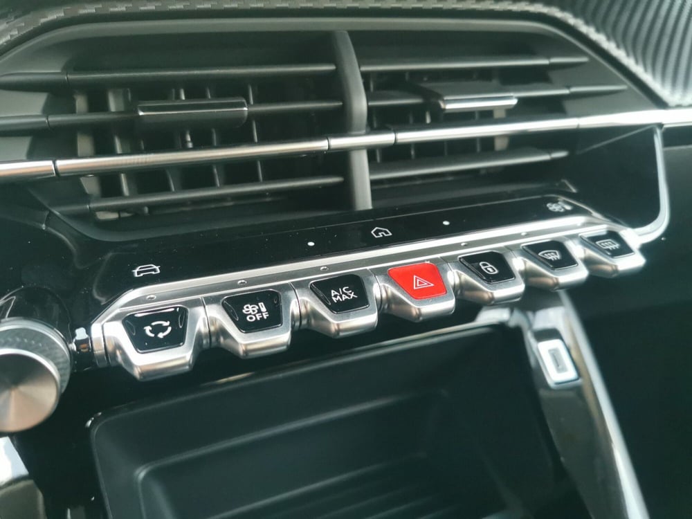 Peugeot 208 nuova a Taranto (16)