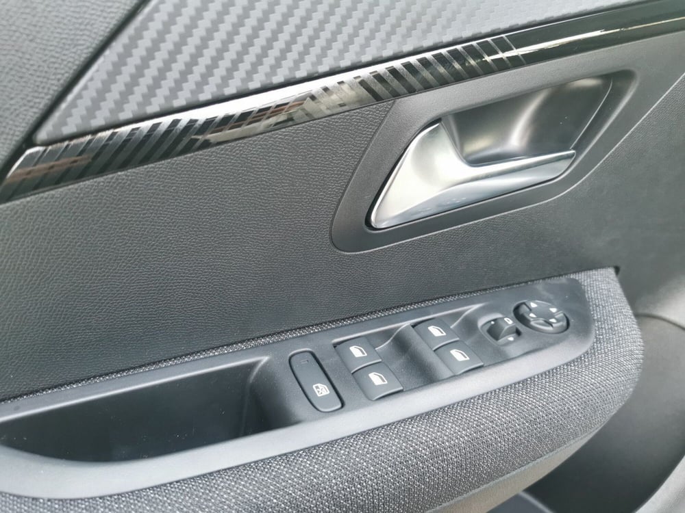 Peugeot 208 nuova a Taranto (17)