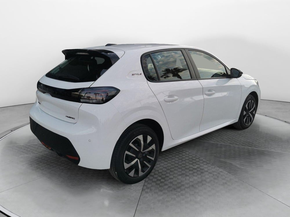 Peugeot 208 nuova a Taranto (4)