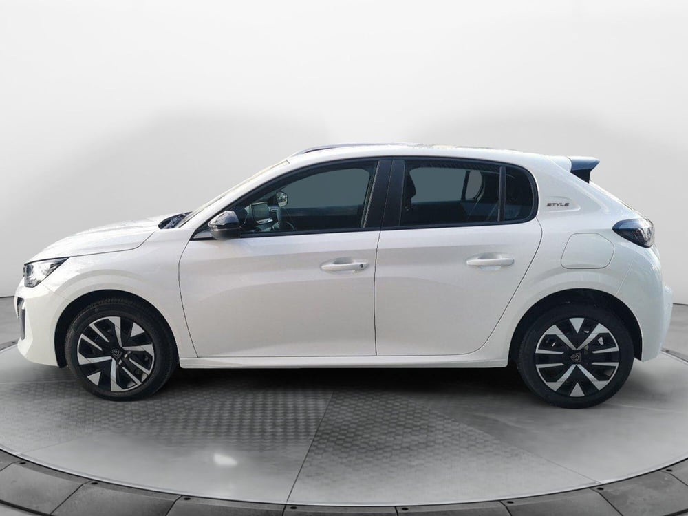 Peugeot 208 nuova a Taranto (7)