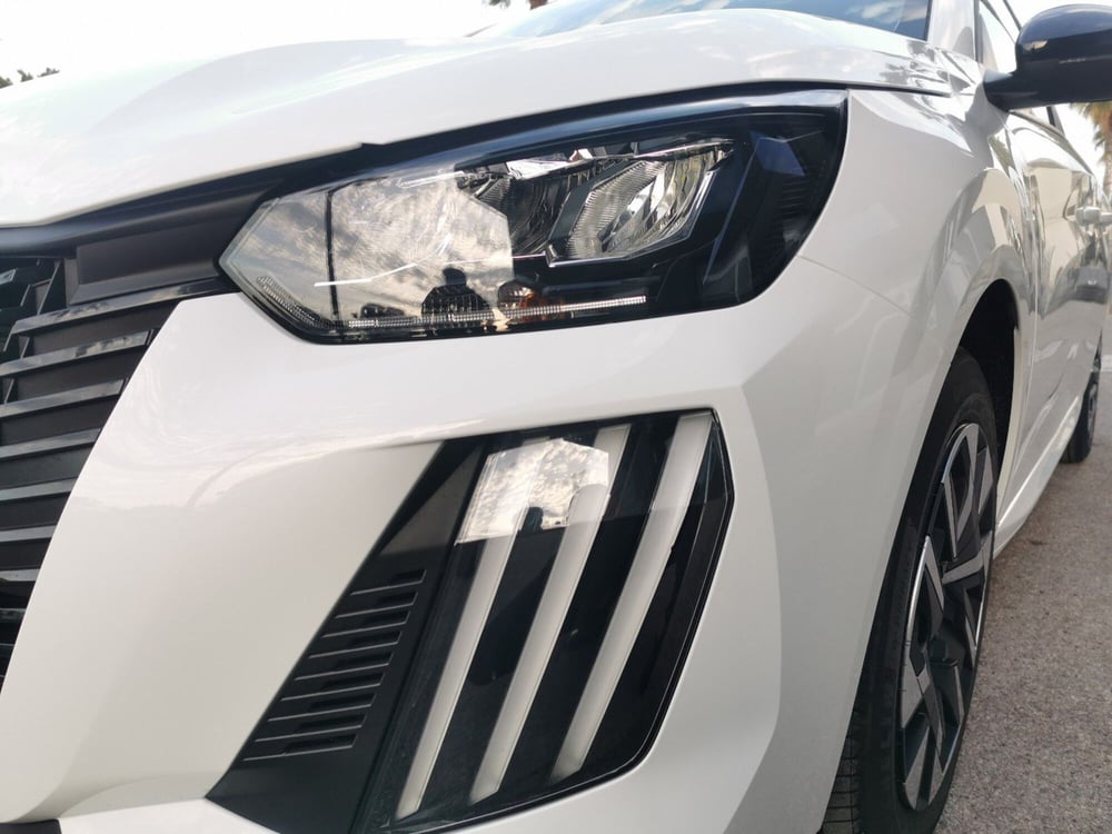 Peugeot 208 nuova a Taranto (8)