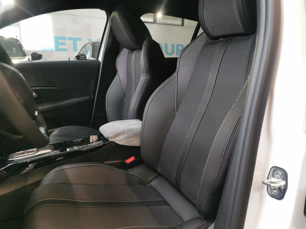 Peugeot 208 nuova a Taranto (13)