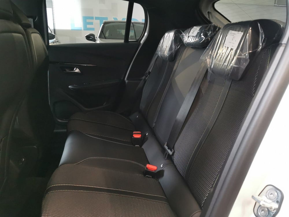 Peugeot 208 nuova a Taranto (14)