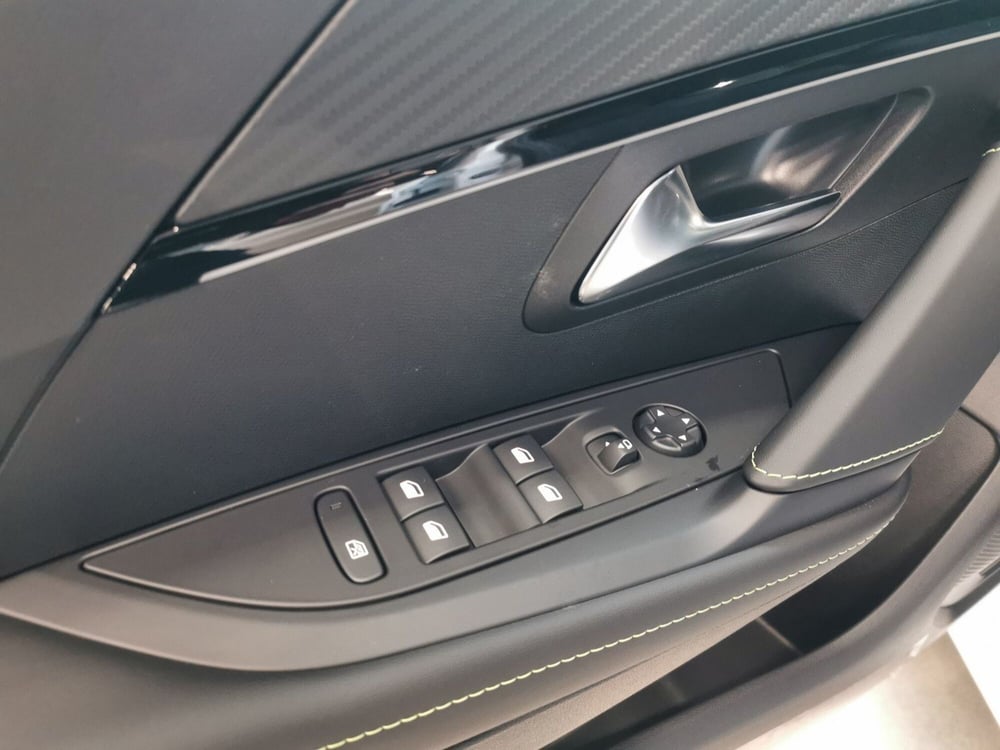 Peugeot 208 nuova a Taranto (20)