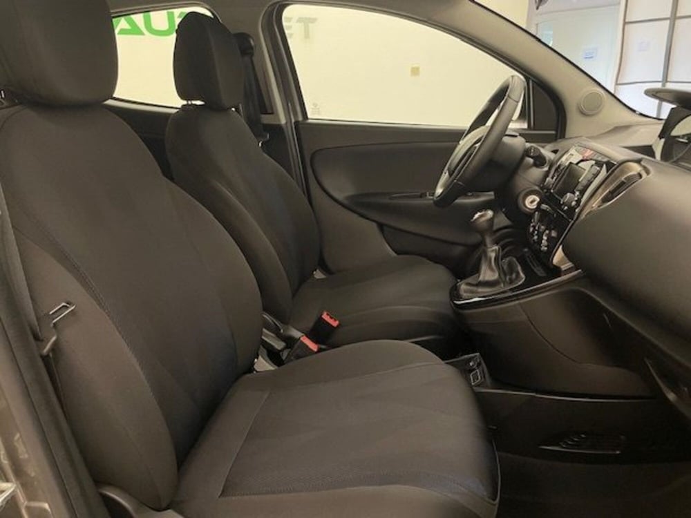 Lancia Ypsilon usata a Alessandria (12)