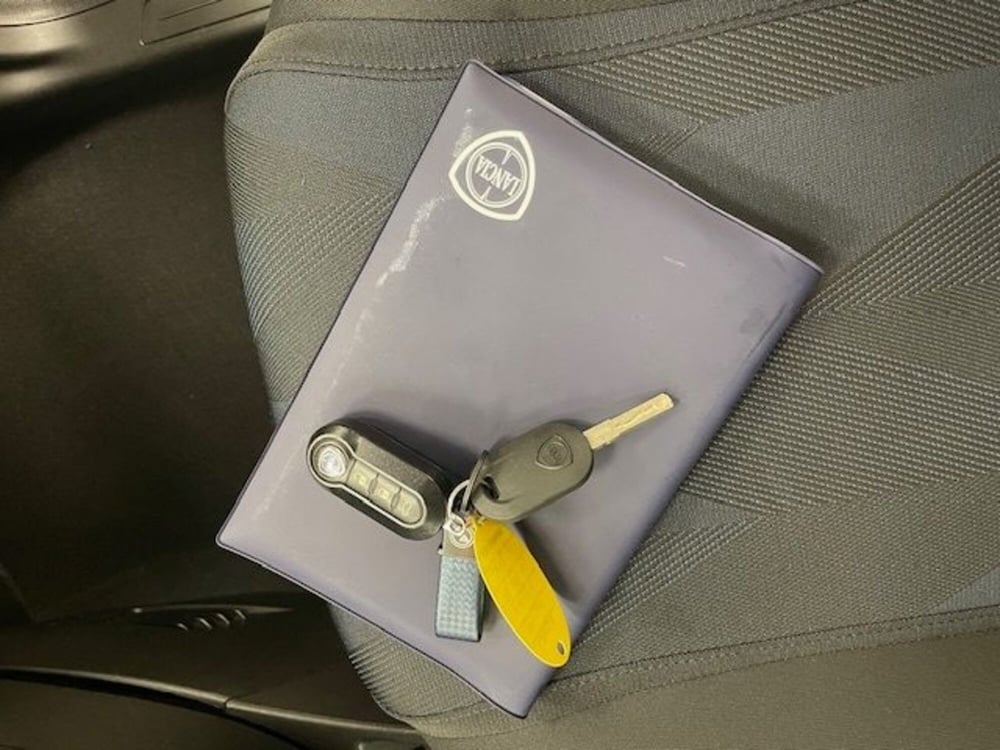 Lancia Ypsilon usata a Alessandria (15)