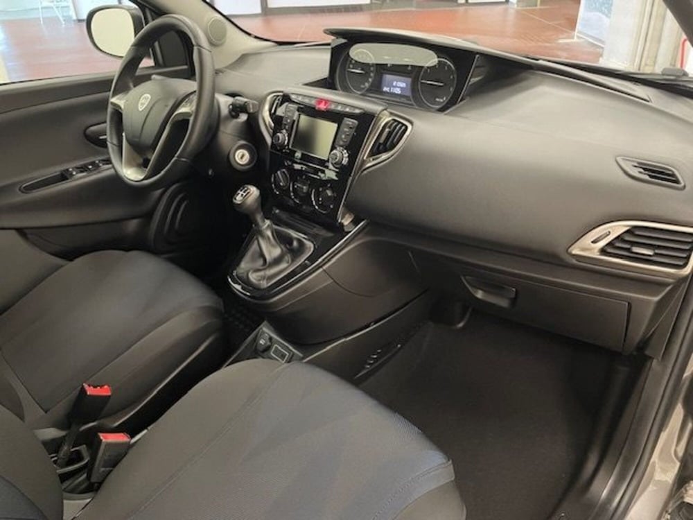 Lancia Ypsilon usata a Alessandria (5)