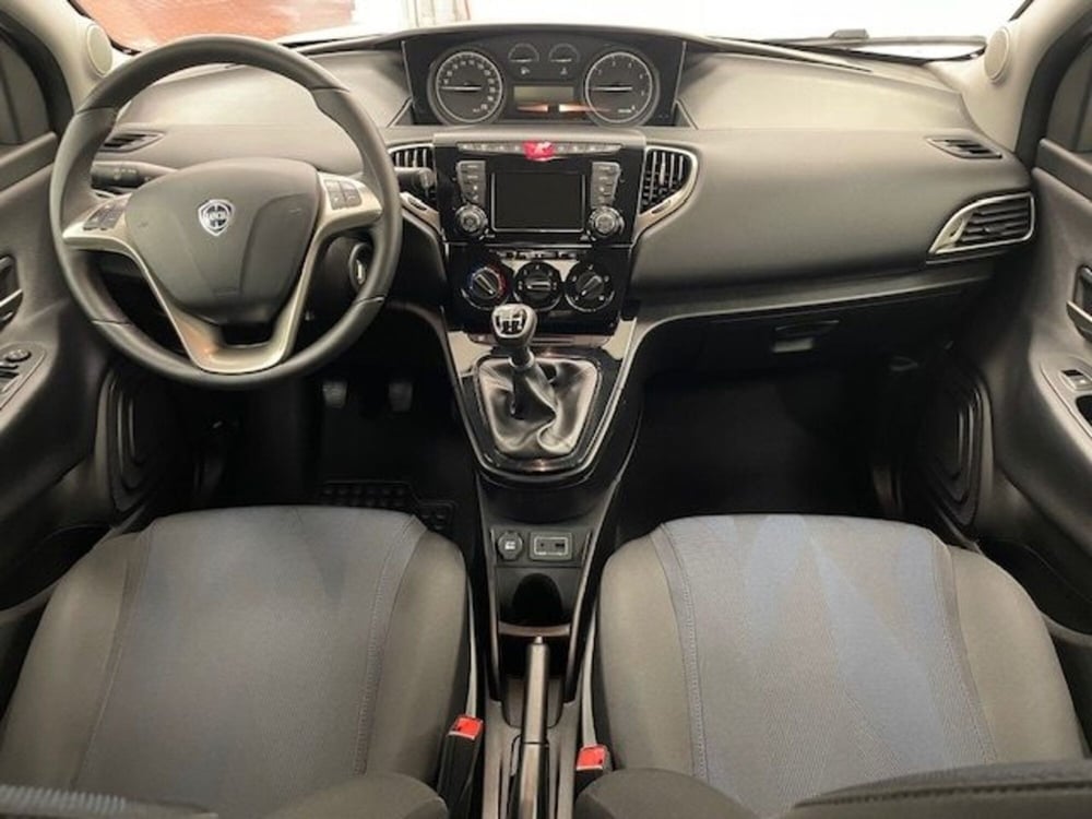 Lancia Ypsilon usata a Alessandria (6)