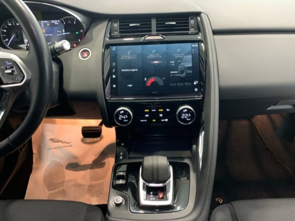 Jaguar E-Pace usata a Livorno (17)