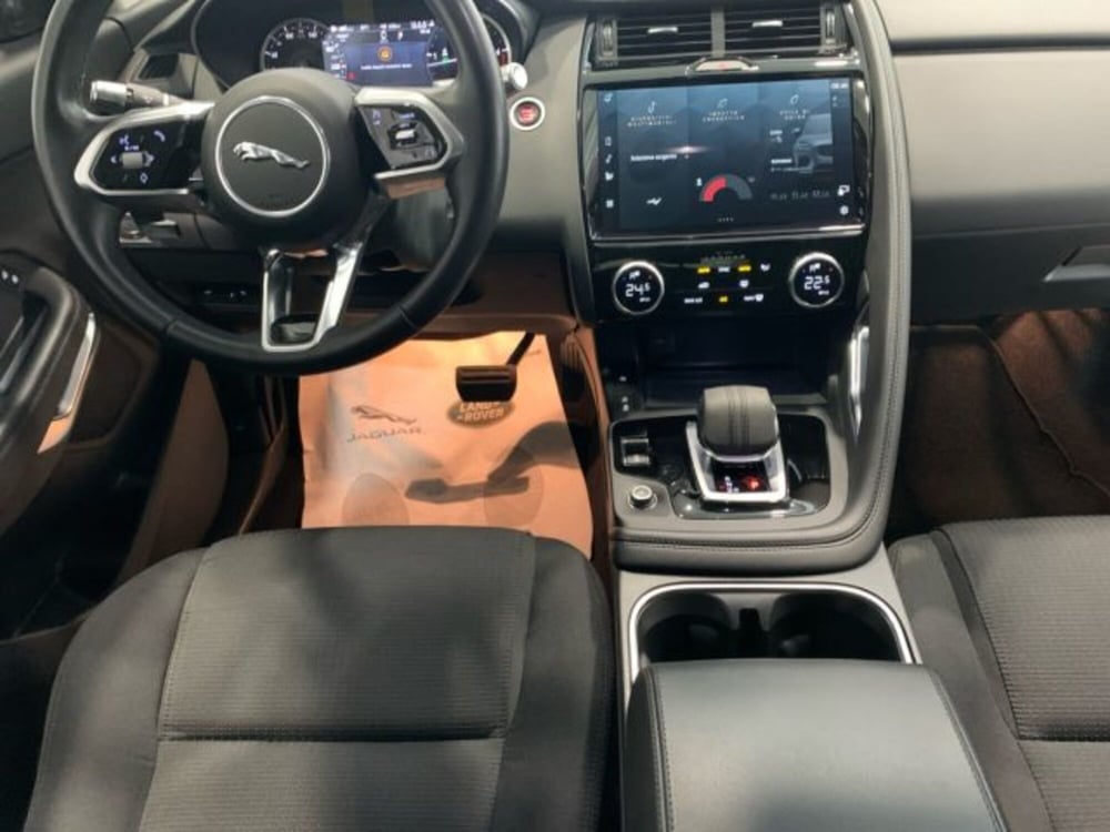 Jaguar E-Pace usata a Livorno (4)
