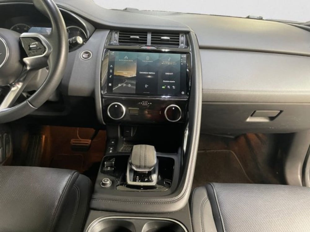 Jaguar E-Pace usata a Livorno (14)