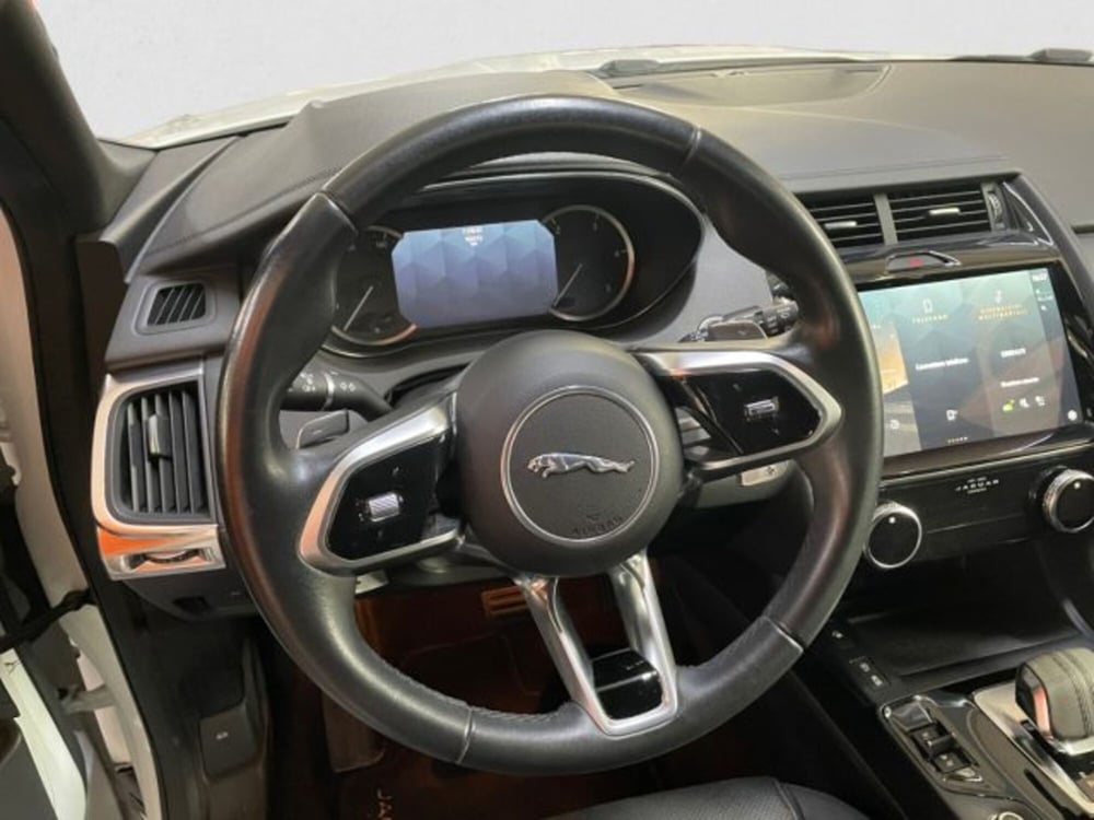 Jaguar E-Pace usata a Livorno (15)