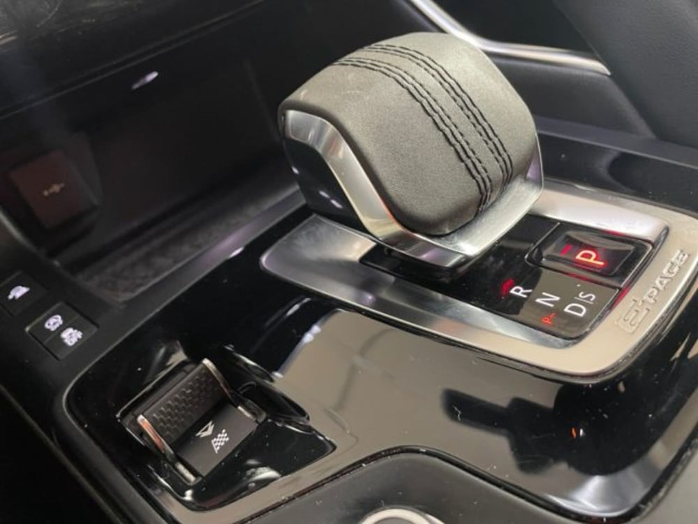 Jaguar E-Pace usata a Livorno (18)