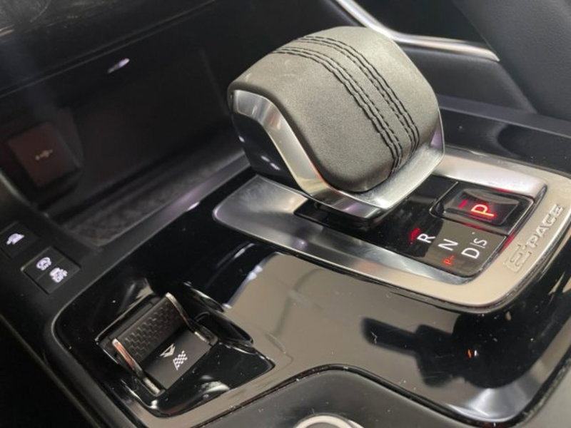 Jaguar E-Pace usata a Livorno (13)