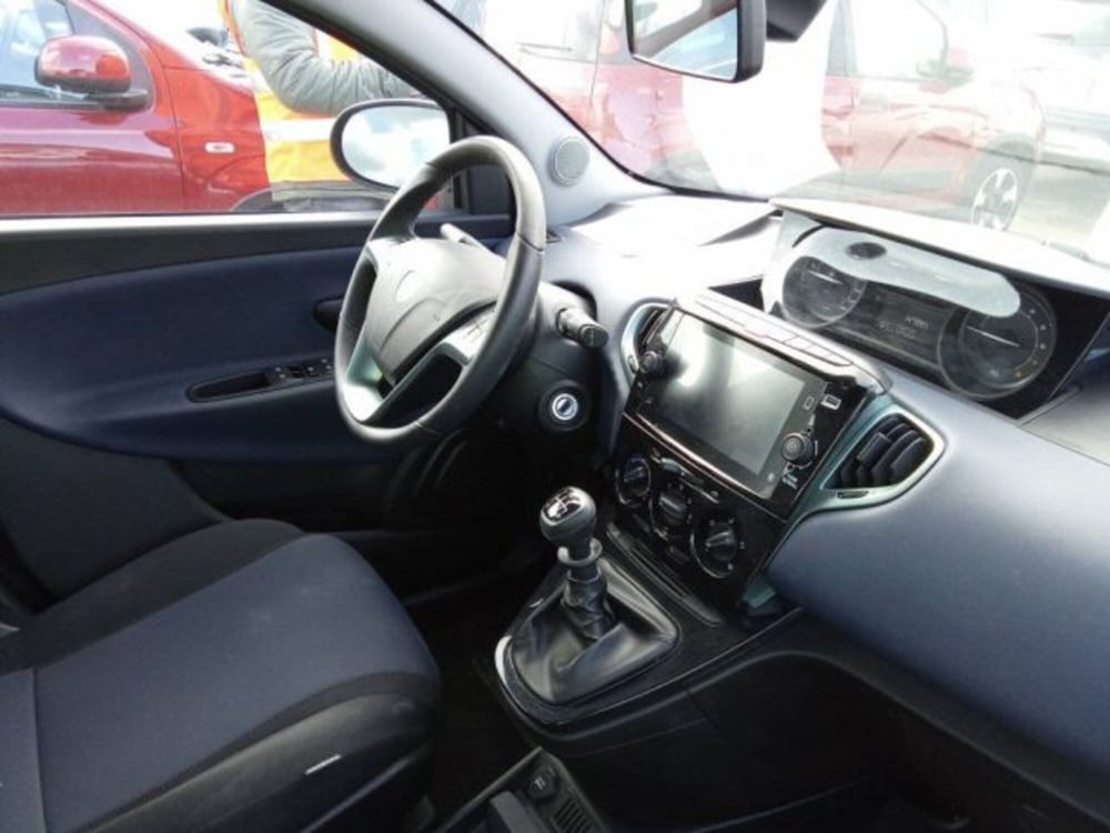 Lancia Ypsilon usata a Aosta (4)