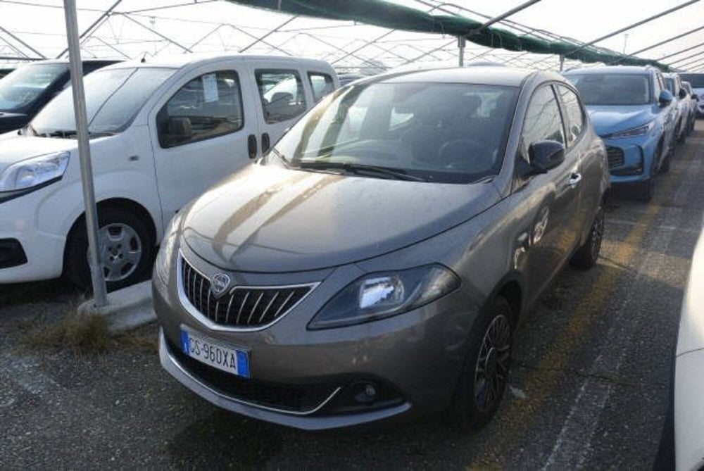 Lancia Ypsilon usata a Aosta (2)