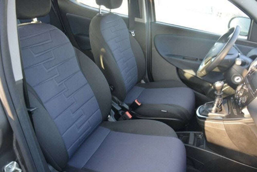 Lancia Ypsilon usata a Aosta (6)