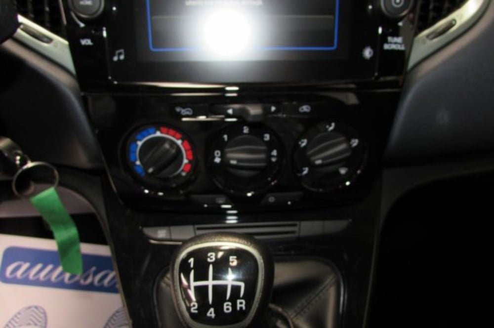 Lancia Ypsilon usata a Milano (10)