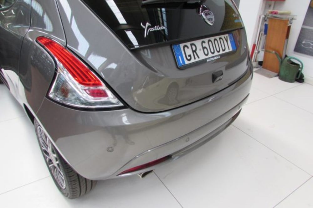 Lancia Ypsilon usata a Milano (15)