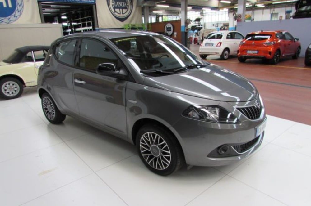 Lancia Ypsilon usata a Milano (2)