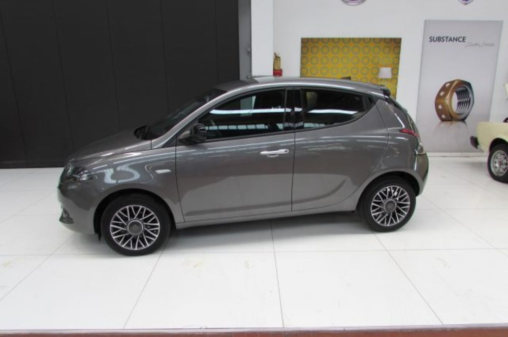 Lancia Ypsilon usata a Milano (4)