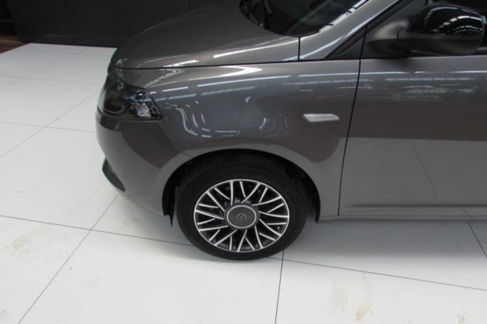 Lancia Ypsilon usata a Milano (5)