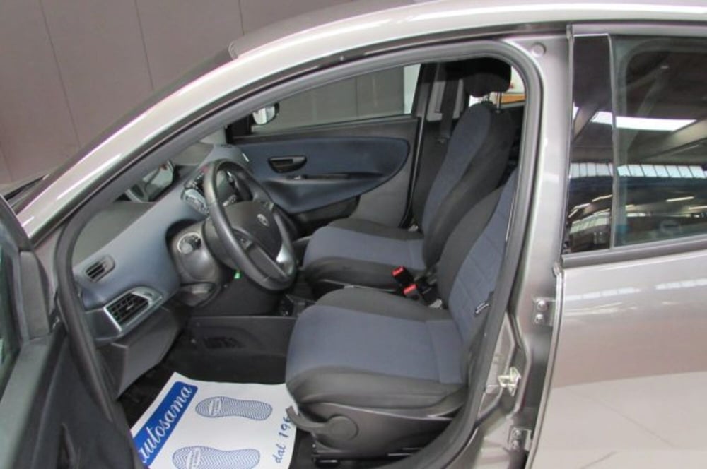 Lancia Ypsilon usata a Milano (6)