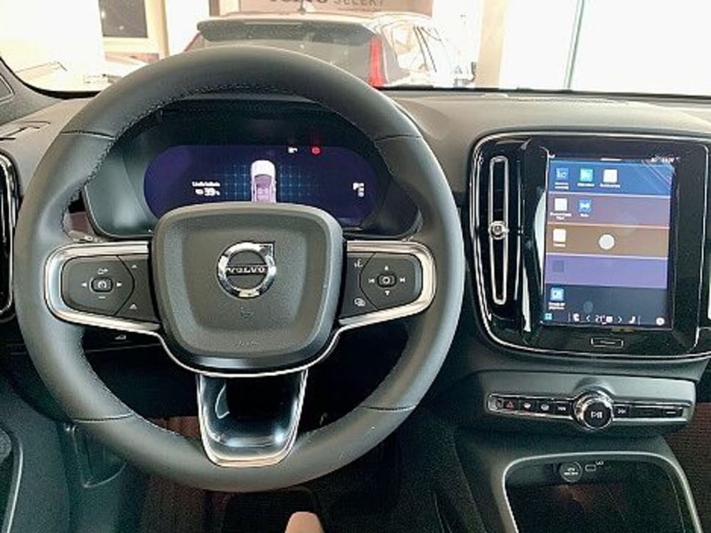 Volvo C40 nuova a Macerata (14)